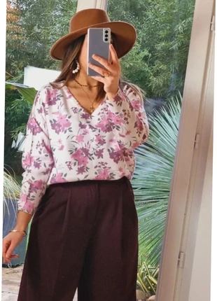 Magnifique pull blanc fleur parmes, marke: Boutique Parisienne, zustand: Sehr gut, größe: S / 36 / 8, 35,00 €, 37,45 € beinhaltet Vinted-Käuferschutz Pro