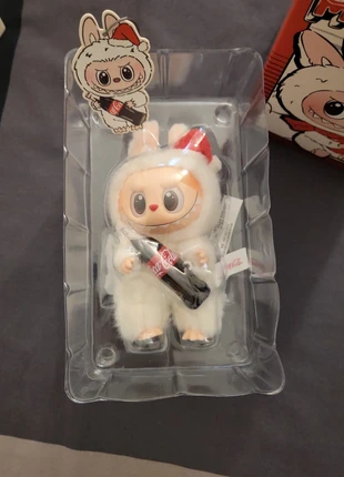 Labubu coca cola originale, marca: POPMART, estado: Nuevo con etiquetas, tamaño: Prematuro, máx. 44 cm, 29,00 €, 31,15 € Protección al comprador incluida