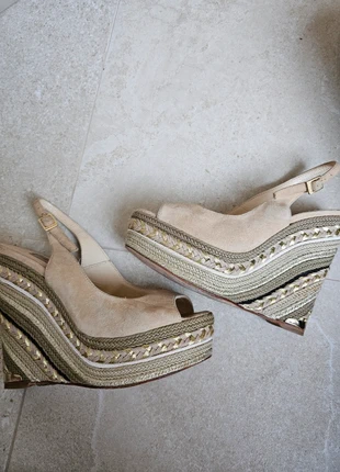Paloma Barcelo wedges sleehakken beige goud 36, merk: Paloma Barcelo, staat: Goed, maat: 36, € 50,00, € 53,20 inclusief Kopersbescherming