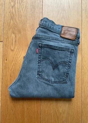 Jean Lévis wedgie Premium gris droit W28, marke: Levi's, zustand: Sehr gut, größe: S / 36 / 8, 22,00 €, 23,80 € beinhaltet Vinted-Käuferschutz Pro