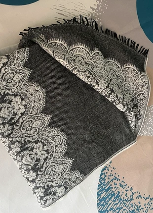 Echarpe épaisse réversible motif dentelles , merk: Primark, staat: Heel goed, € 4,00, € 4,90 inclusief Kopersbescherming