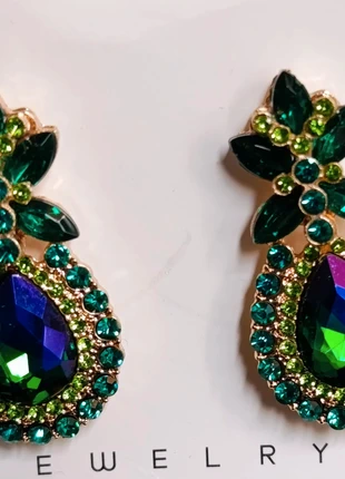 Boucles d'oreilles strass vert émeraude neuves, brand: Strass, condizioni: Nuovo senza cartellino, €6.50, €7.53 include la Protezione acquisti