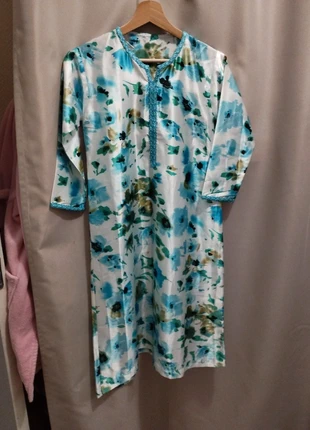 Abaya satiné , état: Très bon état, taille: 9 ans / 134 cm, 9,00 €, 10,15 € Protection acheteurs incluse