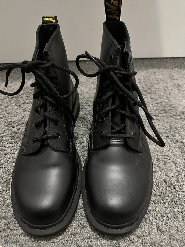 Dr martens sales 12 eye boots