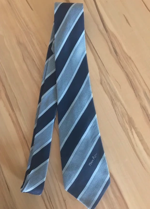 Jolie cravate vintage Nina Ricci 100% soie rayée bleue , marque: Nina Ricci, état: Très bon état, 10,00 €, 11,20 € Protection acheteurs incluse