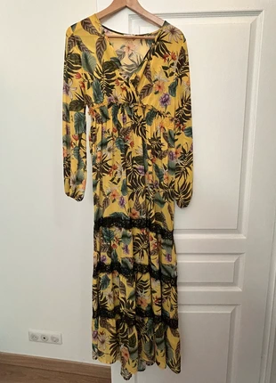 Robe longue Liu Jo jaune – Motifs fleurs et feuilles – Taille 38, merk: Liu Jo, staat: Nieuw zonder prijskaartje, maat: M / 38 / 10, € 50,00, € 53,20 inclusief Kopersbescherming