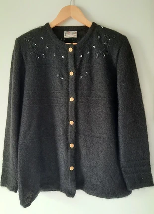 Cardigan vintage peloso ricamato a mano 🌸 , brand: Vintage, condizioni: Ottime, taglia: L / IT 44 / EU 40, €22.00, €23.80 include la Protezione acquisti