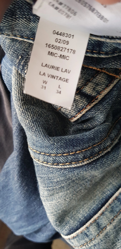 Laurie jeans store