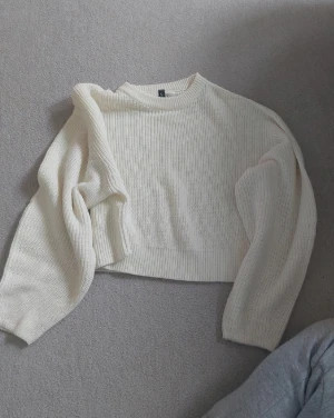 Cremefarbener Strickpulli, marque: H&M, état: Bon état, taille: S / 36 / 8, 6,00 €, 7,00 € Protection acheteurs incluse