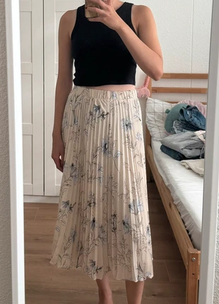 H&M beige floral midi skirt, marque: H&M, état: Très bon état, taille: S / 36 / 8, 3,00 €, 3,85 € Protection acheteurs incluse