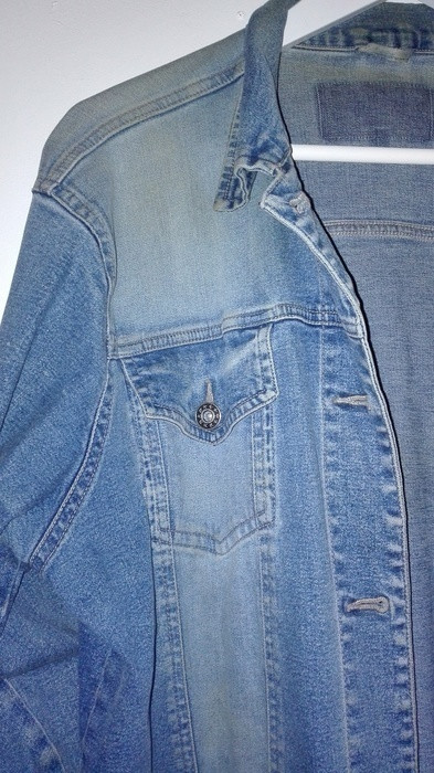 Veste en jean acheter en friperie donc sans marque un peu large S - M 2