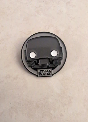 Pin's star wars K-2S0 (Jedha), merk: Star Wars, staat: Heel goed, € 1,00, € 1,75 inclusief Kopersbescherming