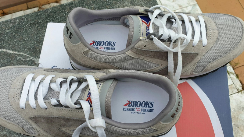 Brooks chariot running shoes shop