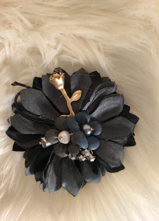 Broche Fleur Grise, marca: Fleur, estado: Novo sem etiquetas, €3.00, €3.85 inclui Proteção do Comprador Pro
