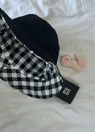 Bob noir, brand: ASOS, condition: New without tags, size: One size, €5.00, €5.95 includes Buyer Protection