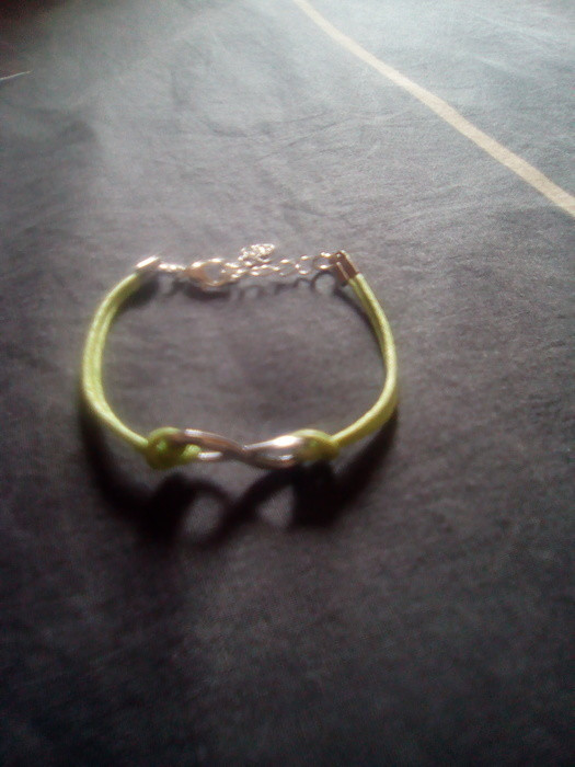 petit bracelet vert anis 5