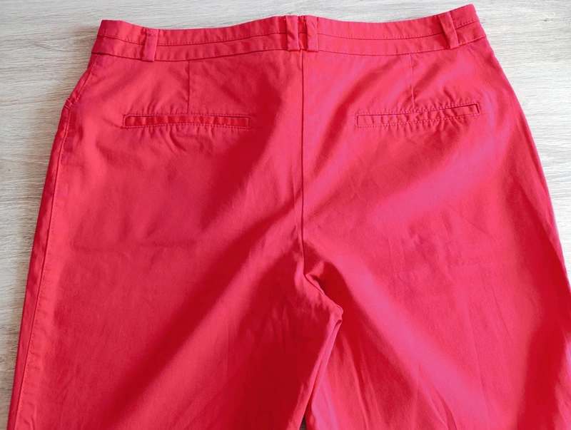 Pantalong Rouge Taille 40
Marque Camaïeu - photo numéro 3