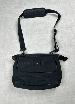 Sacoche diesel noir avec bandoulière, marke: Diesel, zustand: Sehr gut, 85,00 €, 89,95 € beinhaltet Vinted-Käuferschutz Pro