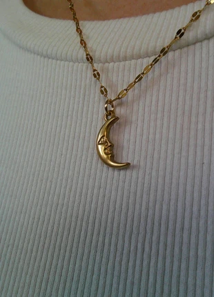 🌙 Collier acier inoxydable doré – Croissant de lune au visage mystique, état: Très bon état, 8,00 €, 9,10 € Protection acheteurs (Pro) incluse