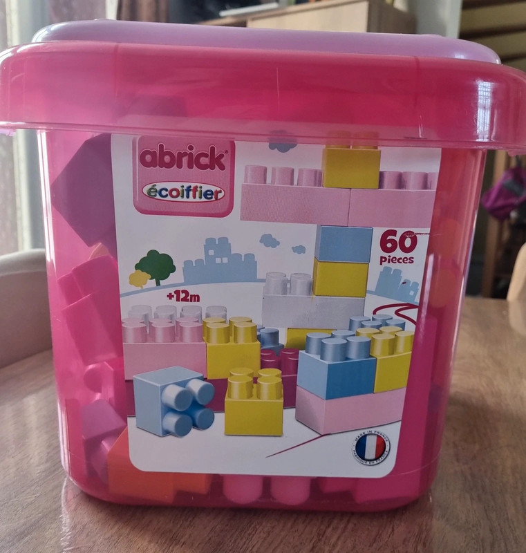 Ecoiffier Blocks Abrick 150 pieces in a container
