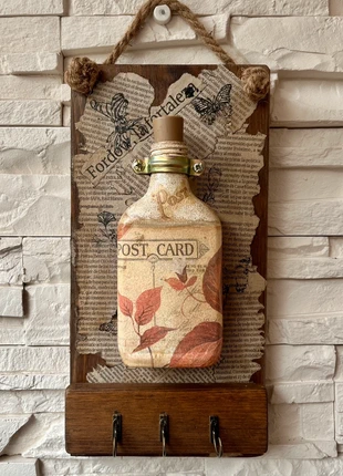 Lampara en balda de madera con luz y colgador llaves ( Alto 30cm c Ancho 15cm), estado: Muy bueno, 15,00 €, 16,45 € Protección al comprador incluida