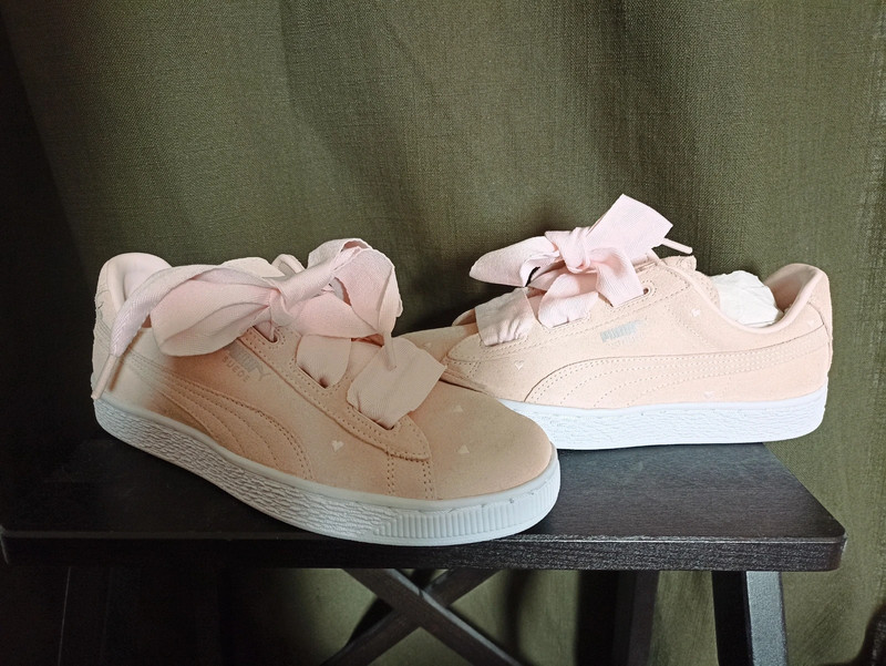 Puma suede rose petits coeurs taille 38