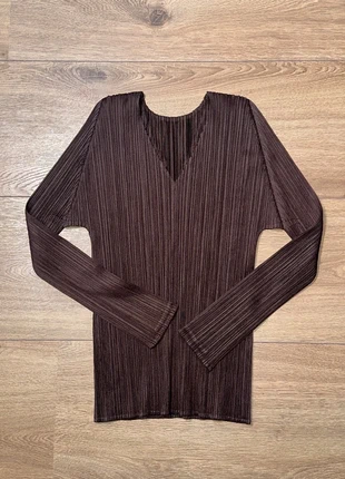 Issey Miyake Pleats Please Long Sleeve Top, merk: Pleats Please Issey Miyake, staat: Heel goed, maat: M / 38 / 10, € 220,00, € 231,70 inclusief Kopersbescherming