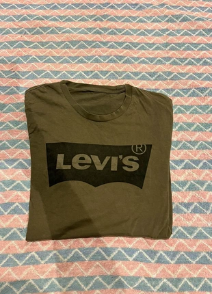 T-Shirt Levi’s, marque: Levi's, état: Très bon état, taille: S, 3,00 €, 3,85 € Protection acheteurs incluse