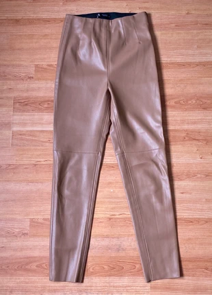 Pantalon effet cuire camel, marke: Zara, zustand: Sehr gut, größe: S / 36 / 8, 5,00 €, 5,95 € inklusive Vinted-Käuferschutz