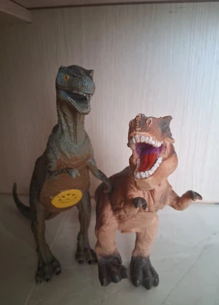 Dinosauri che producono suoni spaventosi, brand: Giochi Preziosi, condizioni: Buone, taglia: Taglia unica, €3.99, €4.89 include la Protezione acquisti