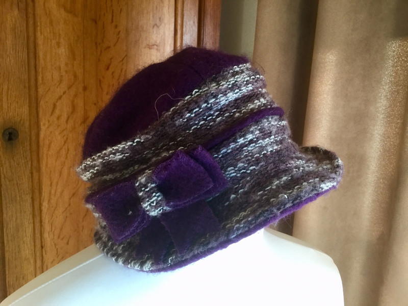 Chapeau laine violet et chamarré. T56. Neuf🎁 2