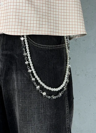 „Pearl Dice“ Hosenkette mit weißen Perlen & Silberwürfeln Streetwear Y2K, brand: NOIRVOID, condizioni: Ottime, €14.00, €15.40 include la Protezione acquisti
