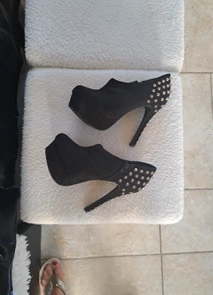 Chaussures nubuk noires cloutées !, brand: New Look, condition: Very good, size: 37, €12.00, €13.30 includes Buyer Protection
