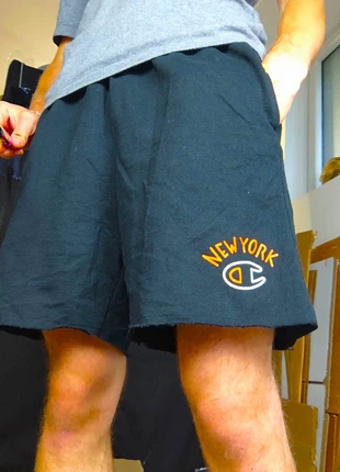 Short de Sport Champion Motif New York Vintage, Taille S ( 35 cm ) / Très bon état, marke: Champion, zustand: Sehr gut, größe: S, 12,00 €, 13,30 € inklusive Vinted-Käuferschutz