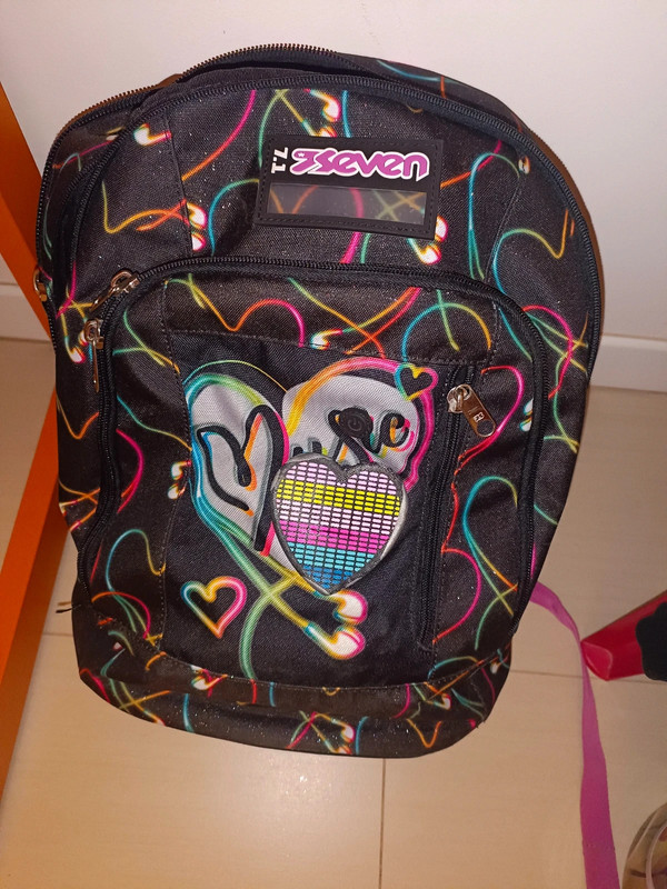 Zaino Seven Cuori nuova collezione usato pochissimo Zaino Seven Cuori nuova collezione usato pochissimo