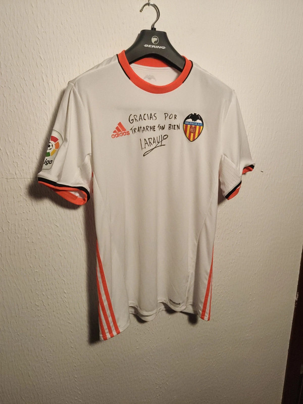 Camiseta Adidas original Valencia num 8 Araujo firmada talla L