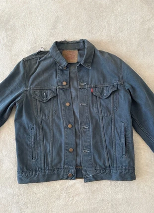 Giacca Levi’s blu tinta a mano con strappi custom – pezzo unico, marke: Levi's, zustand: Sehr gut, größe: M, 40,00 €, 42,70 € inklusive Vinted-Käuferschutz