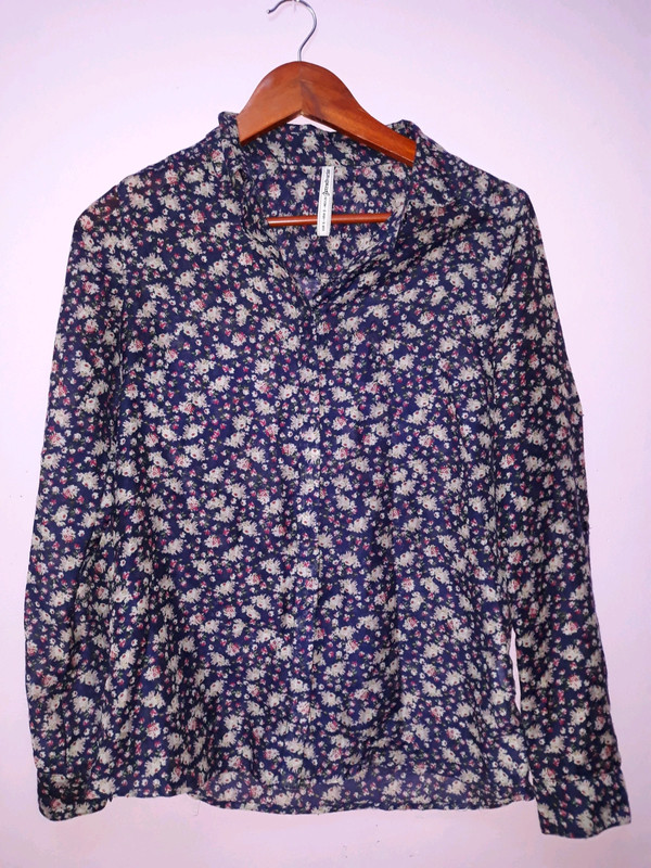 Camisa discount flores stradivarius