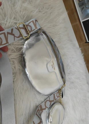 Pochette sac bandoulière avec porte monnaie, marque: Zara, état: Très bon état, 15,00 €, 16,45 € Protection acheteurs incluse