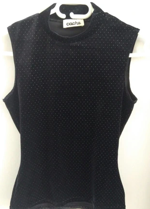 T-shirt avec col Cache taille 1, staat: Nieuw zonder prijskaartje, maat: S / 36 / 8, € 5,00, € 5,95 inclusief Kopersbescherming