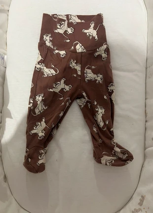 Bas de pyjama à pieds Disney Le Roi Lion – 3 mois 🍼, marque: Disney, état: Très bon état, taille: 3-6 mois / 62 cm, 1,00 €, 1,75 € Protection acheteurs incluse