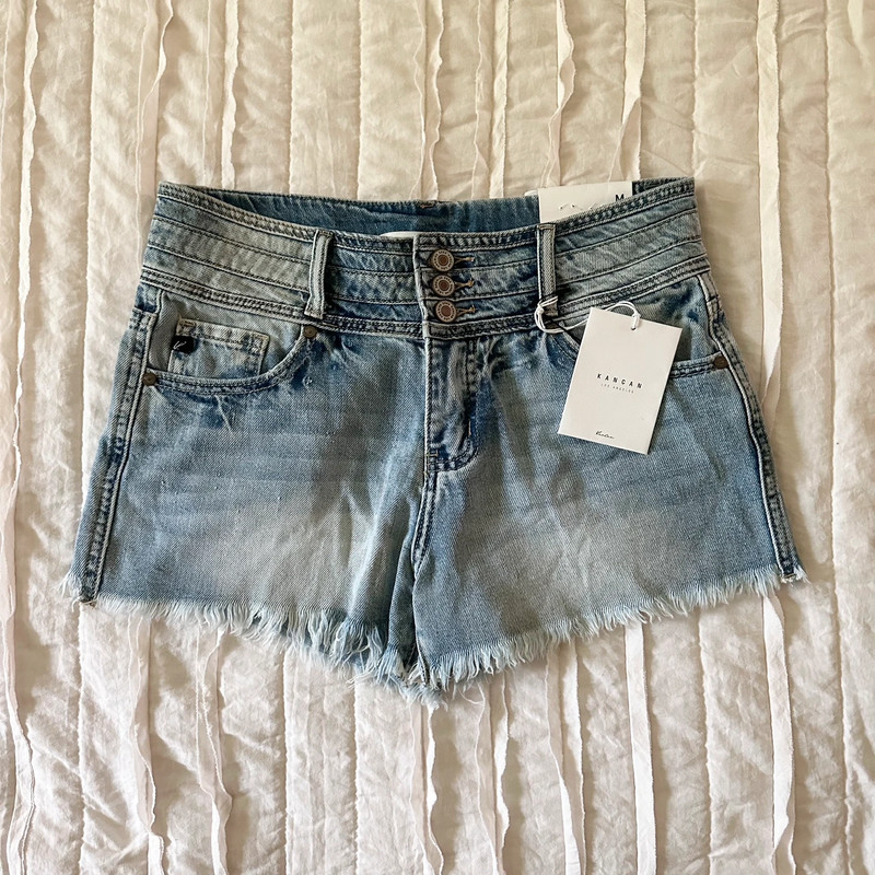 KanCan-Triple Play Jean Shorts-High rise-frayed hem-Triple buttons & Zips-NWT-Sz Med. 1