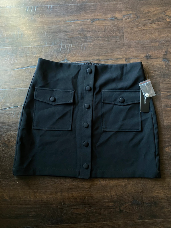 Lulu’s brand new classic black mini skirt 2