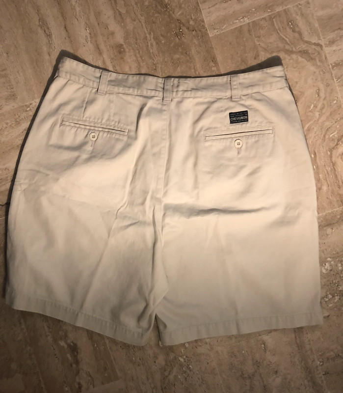 Short vintage beige Chevignon 3