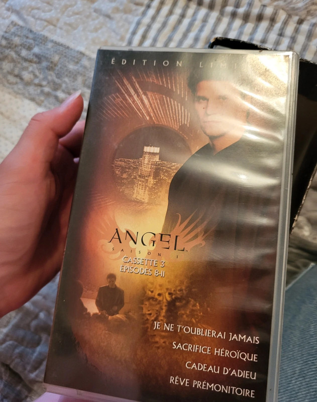 Coffret VHS de la serie "Angel"  5