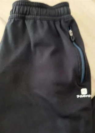 Calça fato treino criança, marca: Outfit, estado: Muito bom, tamanho: 9 anos / 134 cm, €2.50, €3.33 inclui Proteção do Comprador