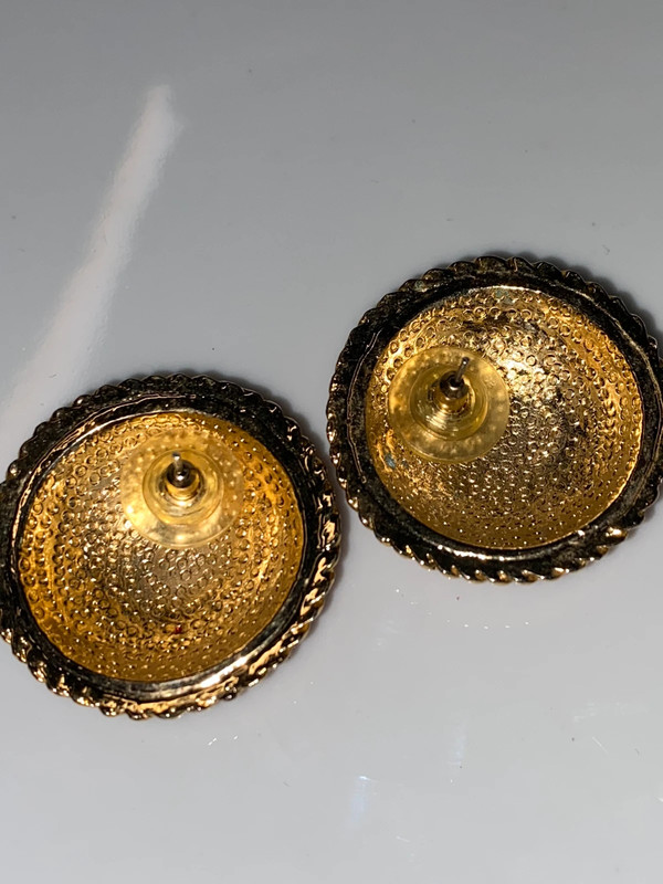 Vintage goldtone metal round dome chunky pierced earrings red enamel 5