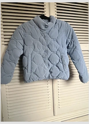 Zara lichtblauwe gewatteerde jas maat 10 (140 🔥Sale, marca: Zara, estado: Muito bom, tamanho: 10 anos / 140 cm, €12.00, €13.30 inclui Proteção do Comprador