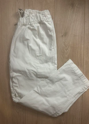 Pantalon cargo blanc Nike taille M, marke: Nike, zustand: Sehr gut, größe: M, 25,00 €, 26,95 € inklusive Vinted-Käuferschutz