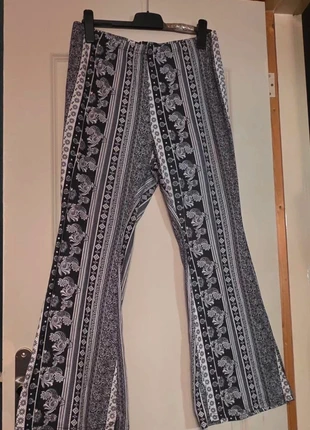Flared Broek met Paisley & Geometrische Print - Zwart/Wit/Grijs - mt XL, staat: Goed, maat: XL / 42 / 14, € 3,50, € 4,38 inclusief Kopersbescherming